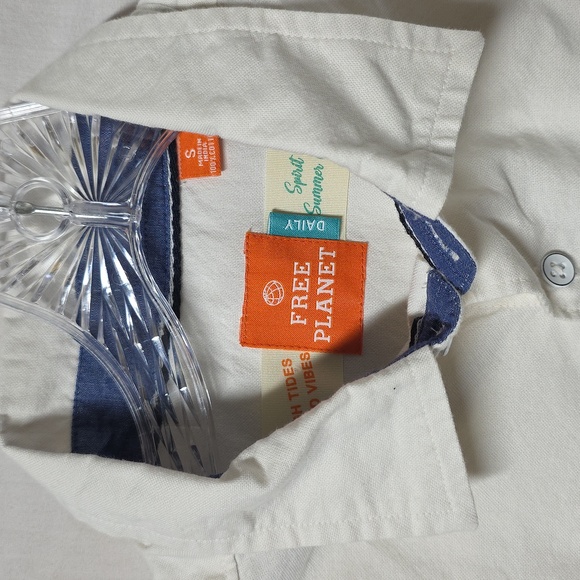 Free Planet Cream and Blue Casual Button Down Daily Shirt Size Small - Picture 2 of 4